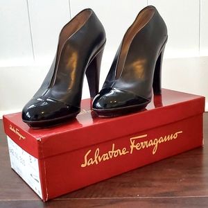 Salvatore Ferragamo V Shaped Black Leather Cap Toe Booties Ankle Boots Size 7 B